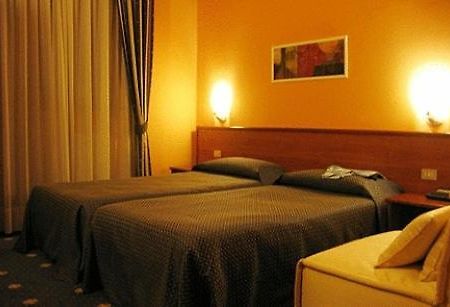 Hotel Ristorante Giordano Cavernago Δωμάτιο φωτογραφία