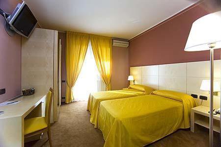Hotel Ristorante Giordano Cavernago Δωμάτιο φωτογραφία